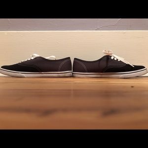 Women’s Vans Lo Pro size 8